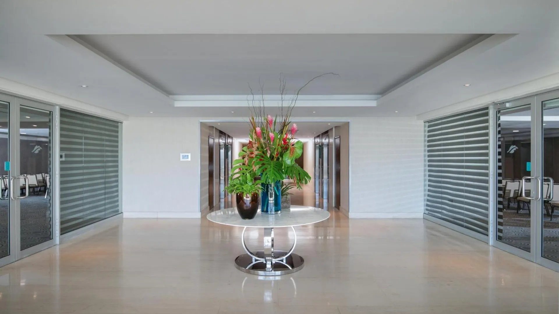 Embassy Suites By Hilton Santo Domingo Otel